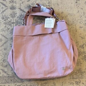 NEW Lululemon On My Level Tote 2.0 19L - one size - rose blush - sold out color